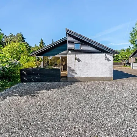 Semesterbostad Isalie - 300m From The Sea By Interhome