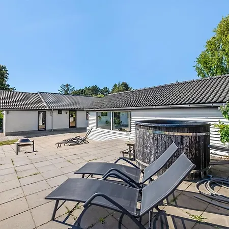 Isalie - 300m From The Sea By Interhome