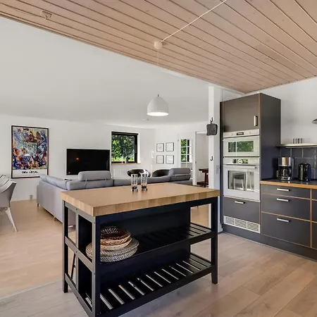 Isalie - 300m From The Sea By Interhome